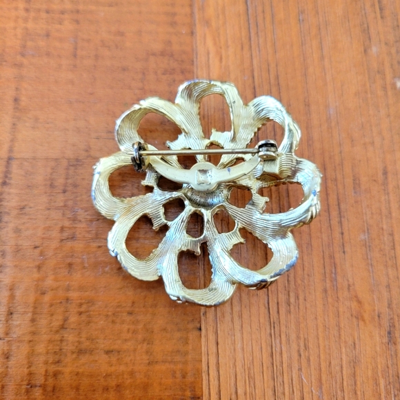 Vintage Gold Tone Iridescent Rhinestone Faux Pearl Flower Leaf Brooch Pin - Picture 2 of 3